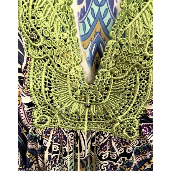 Live and Let Live Green Paisley Short Sleeve Women's SZ Small Top - Picture 3 of 10